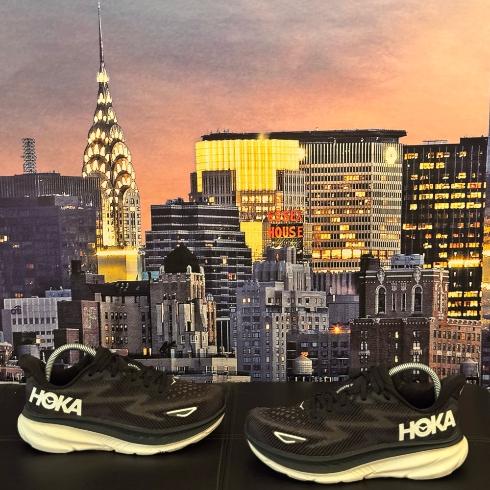 Women's Hoka Clifton 9 size 8